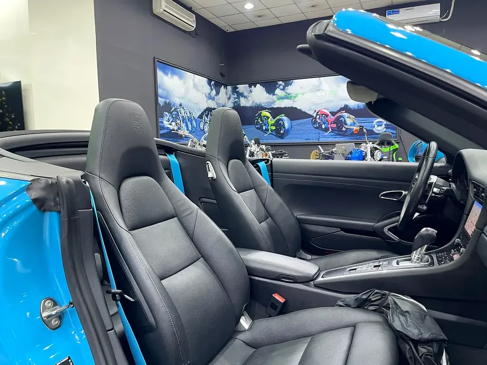 PORSCHE CARRERA CABRIOLET MIAMI BLUE GCC FULL PORSCHE SERVICE HISTORY - Image 20