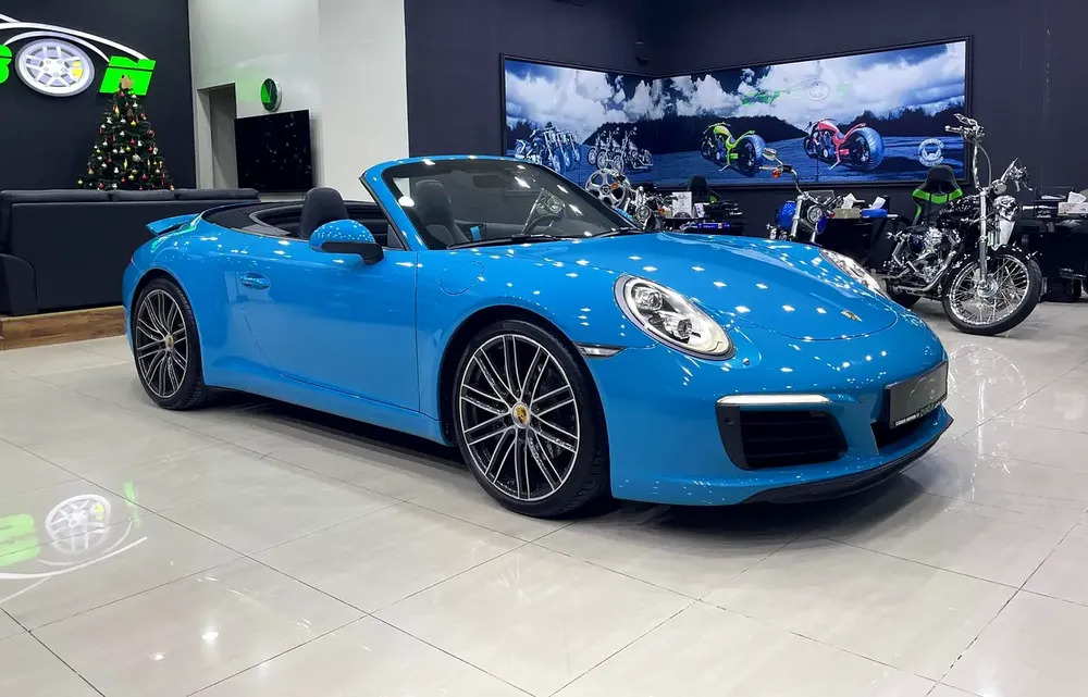 PORSCHE CARRERA CABRIOLET MIAMI BLUE GCC FULL PORSCHE SERVICE HISTORY - Image 4