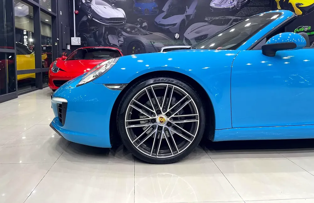 PORSCHE CARRERA CABRIOLET MIAMI BLUE GCC FULL PORSCHE SERVICE HISTORY - Image 8