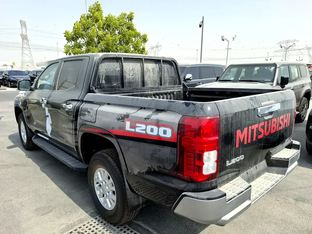 Mitsubishi L200 2.4L 2025 MT DC Black Petrol (Export Only) - Image 11