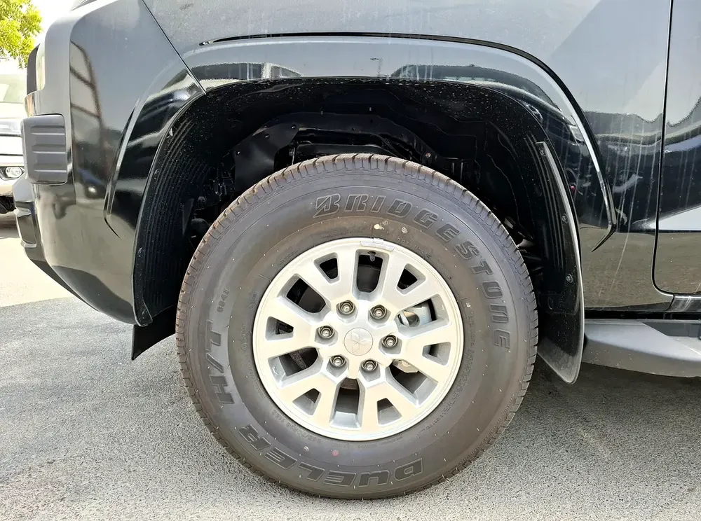 Mitsubishi L200 2.4L 2025 MT DC Black Petrol (Export Only) - Image 4