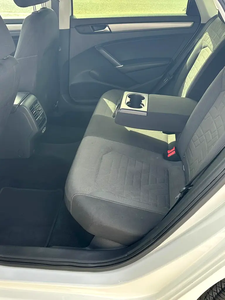 Volkswagen Passat 2020 GCC Specs - Well Maintained Sedan - Image 9