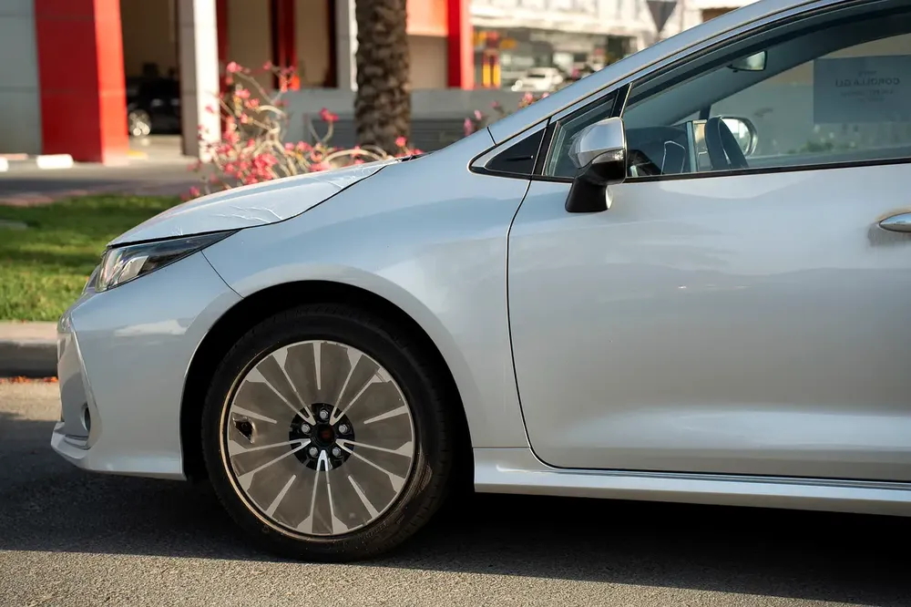 TOYOTA COROLLA 2.0 MODEL 2025 GCC FULL OPTIONS SUNROOF/WIRELESS CHARGER - Image 4