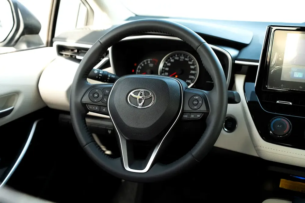 TOYOTA COROLLA 2.0 MODEL 2025 GCC FULL OPTIONS SUNROOF/WIRELESS CHARGER - Image 8