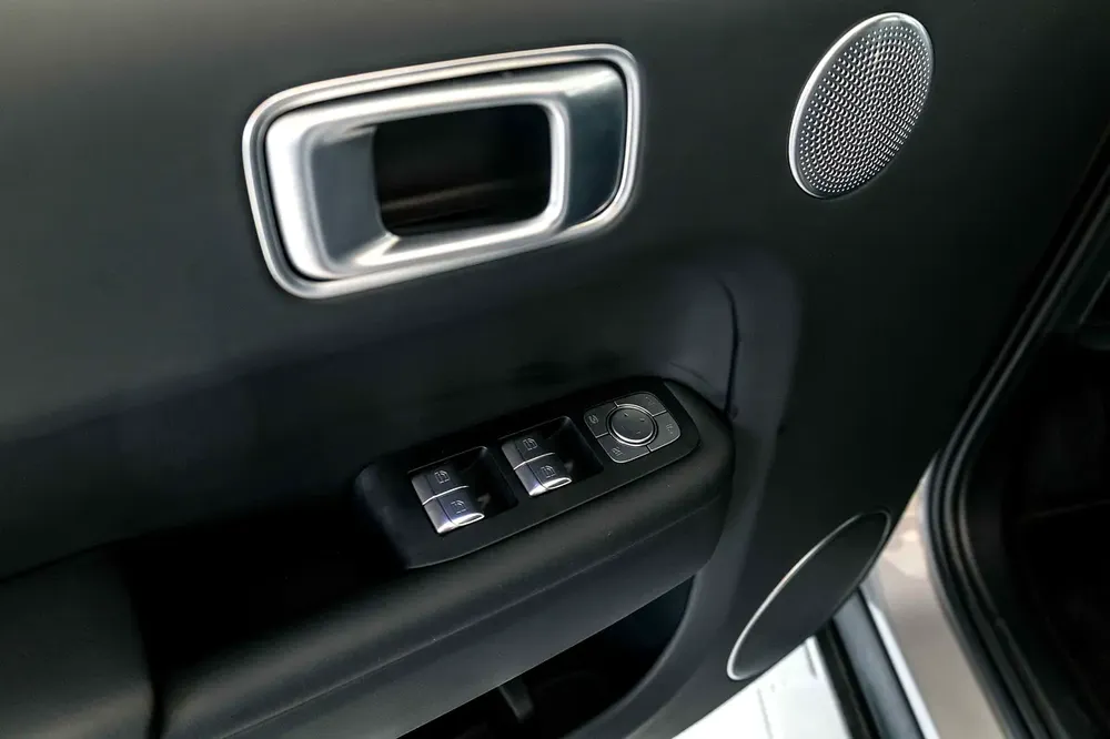 AED 3,465 Monthly | 2025 Li Auto L9 Ultra 1.5L Plug-In Hybrid - Image 9
