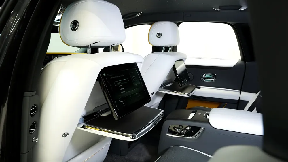 2024 | SPECIAL ORDER | BESPOKE TRI-TONE INTERIOR | FULL OPTION | LOW MILEAGE | PERFECT CONDITION - Image 14