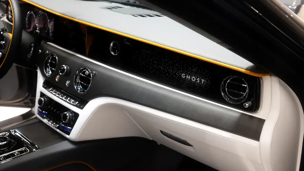 2024 | SPECIAL ORDER | BESPOKE TRI-TONE INTERIOR | FULL OPTION | LOW MILEAGE | PERFECT CONDITION - Image 15
