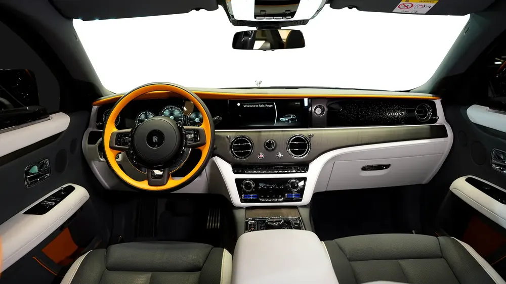 2024 | SPECIAL ORDER | BESPOKE TRI-TONE INTERIOR | FULL OPTION | LOW MILEAGE | PERFECT CONDITION - Image 17