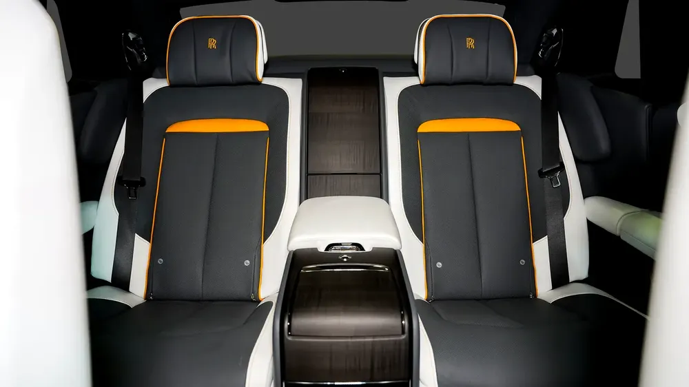 2024 | SPECIAL ORDER | BESPOKE TRI-TONE INTERIOR | FULL OPTION | LOW MILEAGE | PERFECT CONDITION - Image 18