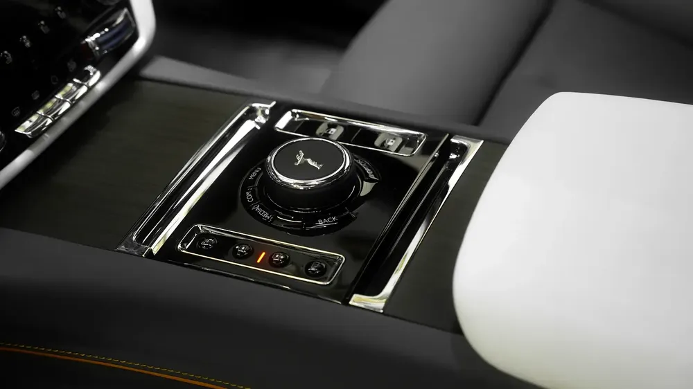 2024 | SPECIAL ORDER | BESPOKE TRI-TONE INTERIOR | FULL OPTION | LOW MILEAGE | PERFECT CONDITION - Image 8