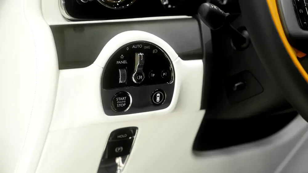 2024 | SPECIAL ORDER | BESPOKE TRI-TONE INTERIOR | FULL OPTION | LOW MILEAGE | PERFECT CONDITION - Image 9