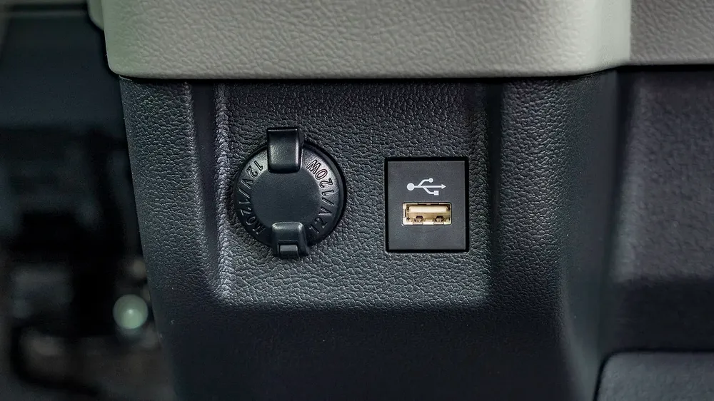 2026 Toyota Hiace High Roof 3.5L Petrol MT (13-Seats) - Image 14