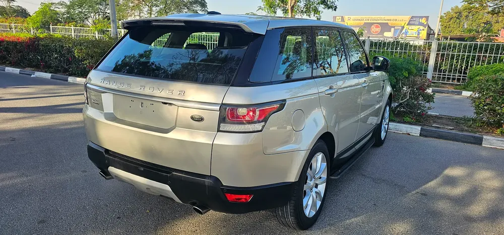 LAND ROVER RANGE ROVER SPORT HSE KM 146000 MODEL 2014 G.C.C ACCIDENT FREE - Image 13