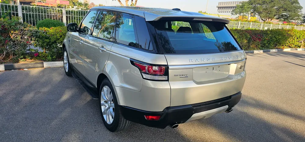 LAND ROVER RANGE ROVER SPORT HSE KM 146000 MODEL 2014 G.C.C ACCIDENT FREE - Image 14