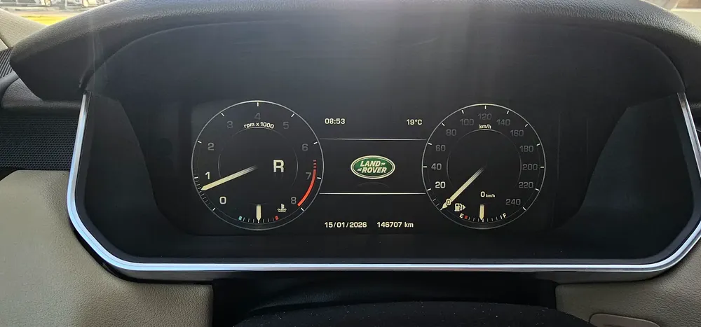 LAND ROVER RANGE ROVER SPORT HSE KM 146000 MODEL 2014 G.C.C ACCIDENT FREE - Image 4