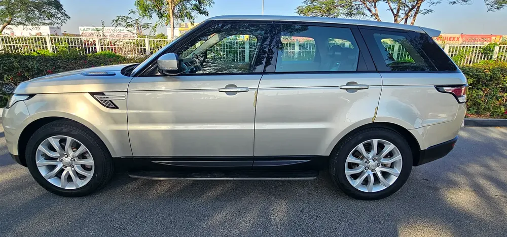 LAND ROVER RANGE ROVER SPORT HSE KM 146000 MODEL 2014 G.C.C ACCIDENT FREE - Image 5
