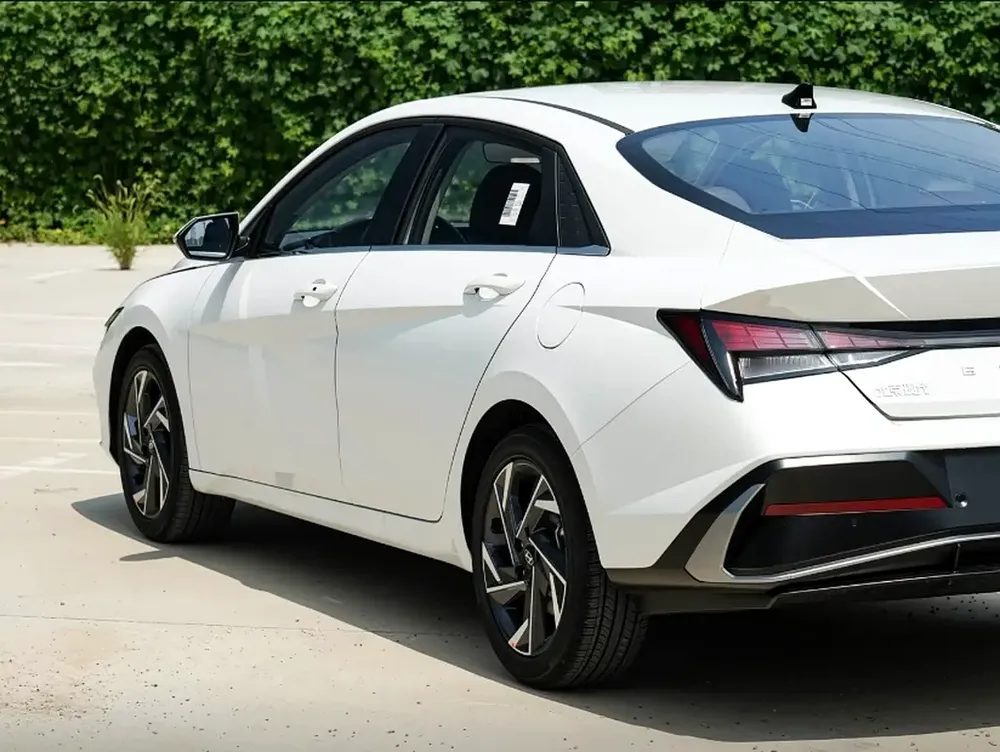 Hyundai Elantra GLX Elite - Image 17