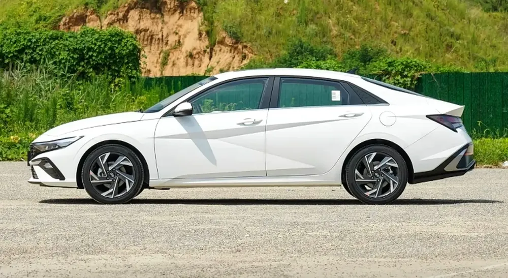 Hyundai Elantra GLX Elite - Image 4