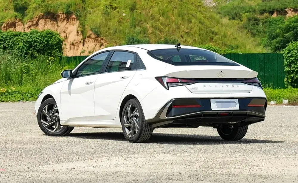 Hyundai Elantra GLX Elite - Image 5