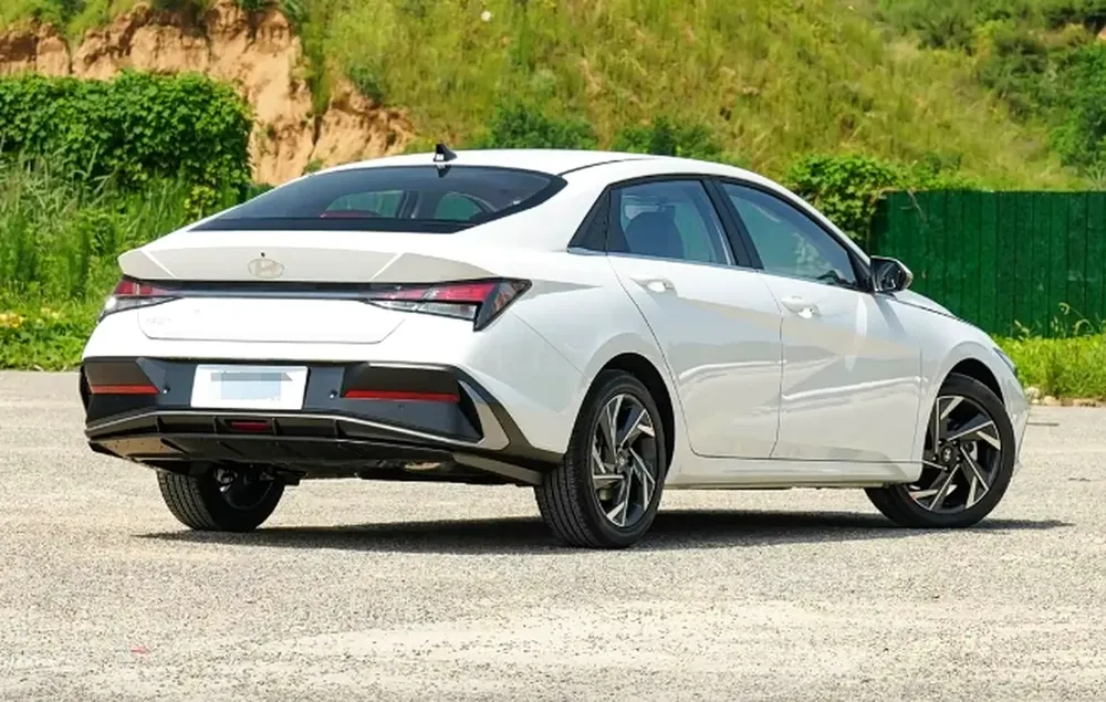 Hyundai Elantra GLX Elite - Image 7