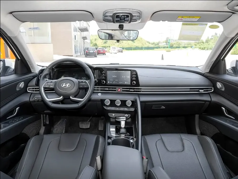 Hyundai Elantra GLX Elite - Image 8