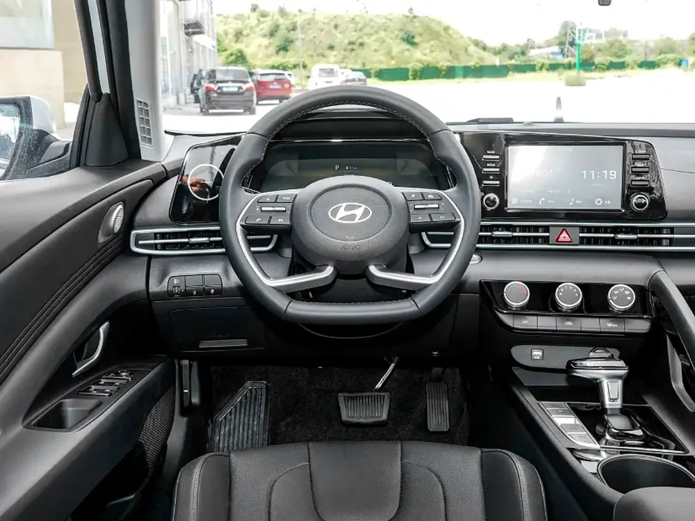 Hyundai Elantra GLX Elite - Image 9