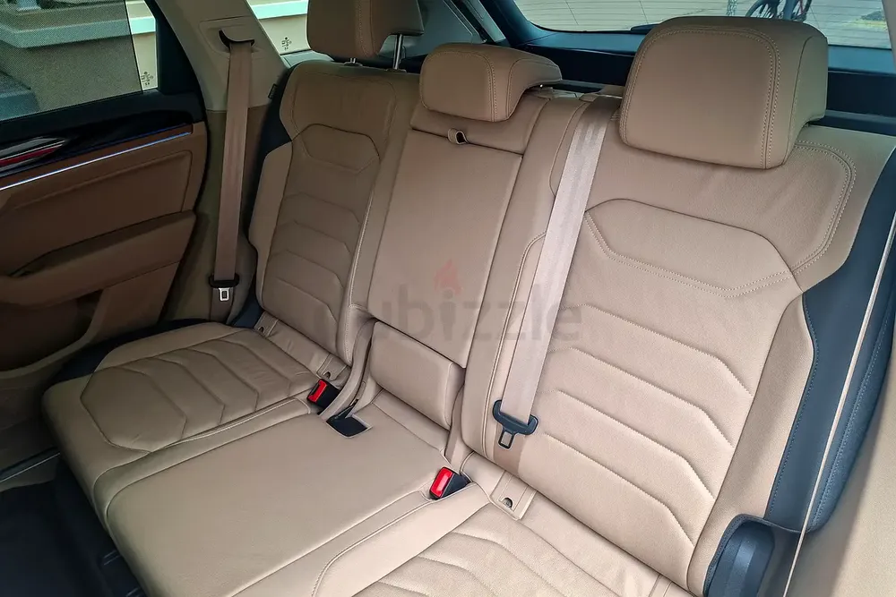 AED 2507/month | 2023 Volkswagen Touareg Atmosphere Comfortline/Highline | GCC Specs | Ref#443513 - Image 12