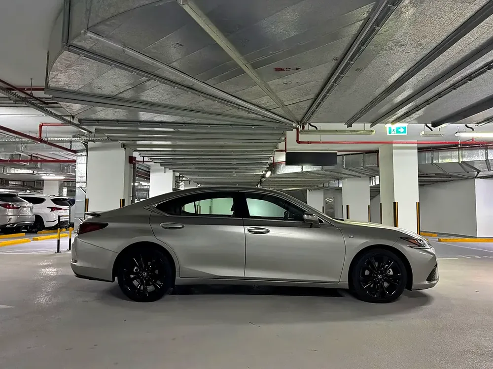 GCC LEXUS ES350 F SPORT / UNDER WARRANTY AND SERVICE CONTRACT - Image 4