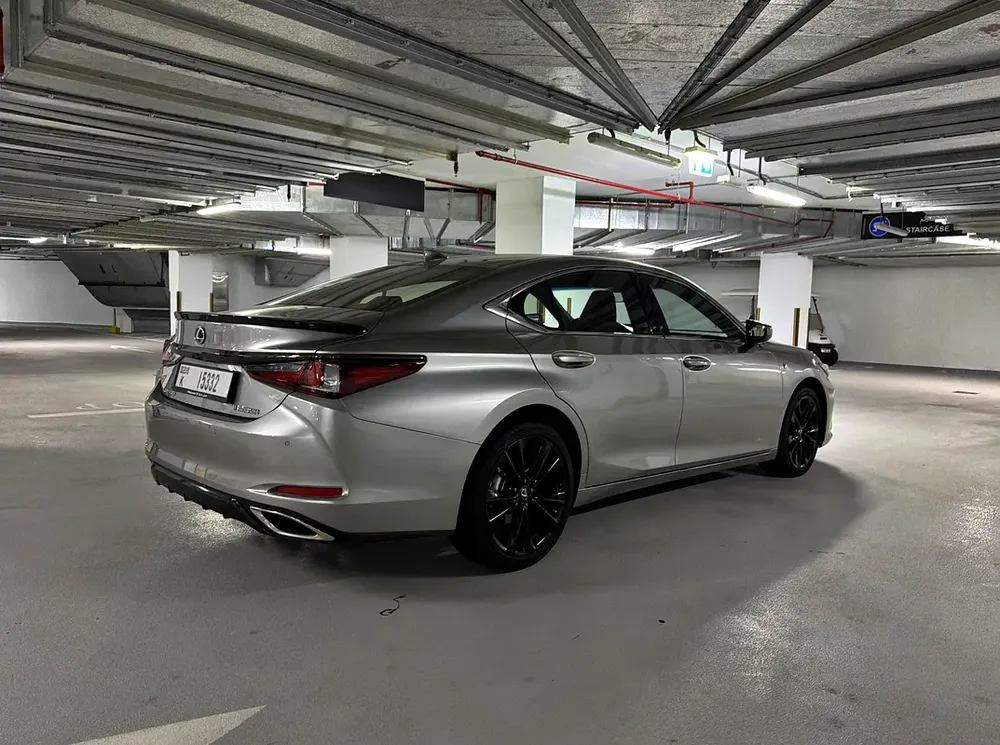 GCC LEXUS ES350 F SPORT / UNDER WARRANTY AND SERVICE CONTRACT - Image 5