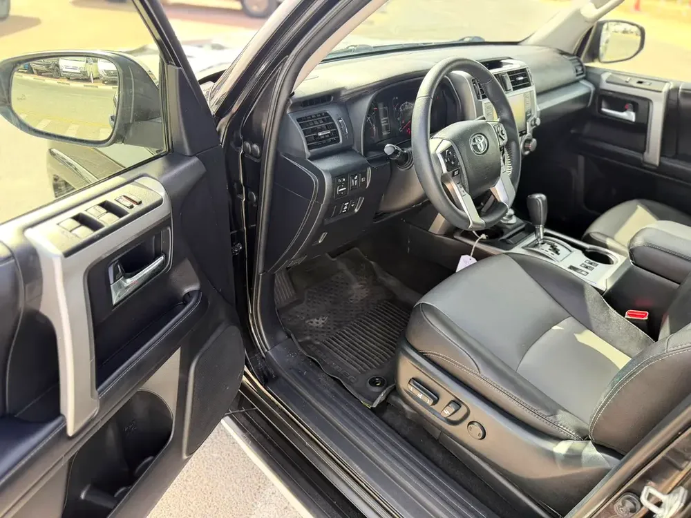 2022 Toyota 4Runner SR5 Premium Full Option+ 4.0L V6 - AWD 4x4 With Radar  & Push Start - Sunroo - Image 10