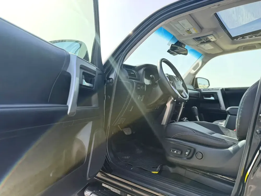 2022 Toyota 4Runner SR5 Premium Full Option+ 4.0L V6 - AWD 4x4 With Radar  & Push Start - Sunroo - Image 11
