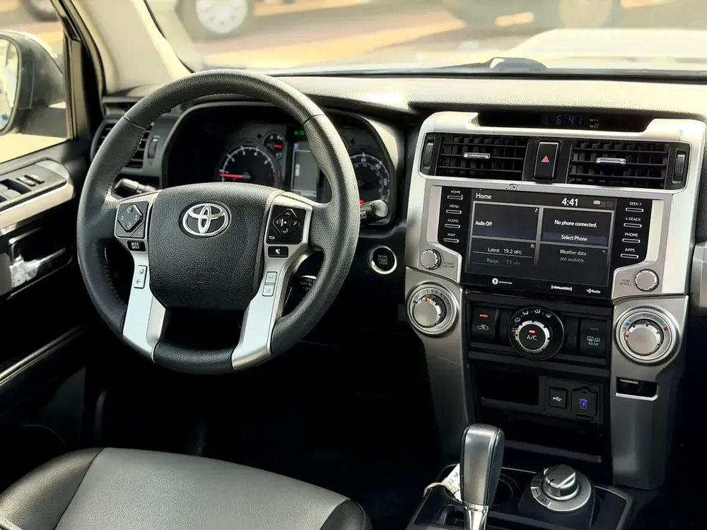 2022 Toyota 4Runner SR5 Premium Full Option+ 4.0L V6 - AWD 4x4 With Radar  & Push Start - Sunroo - Image 12