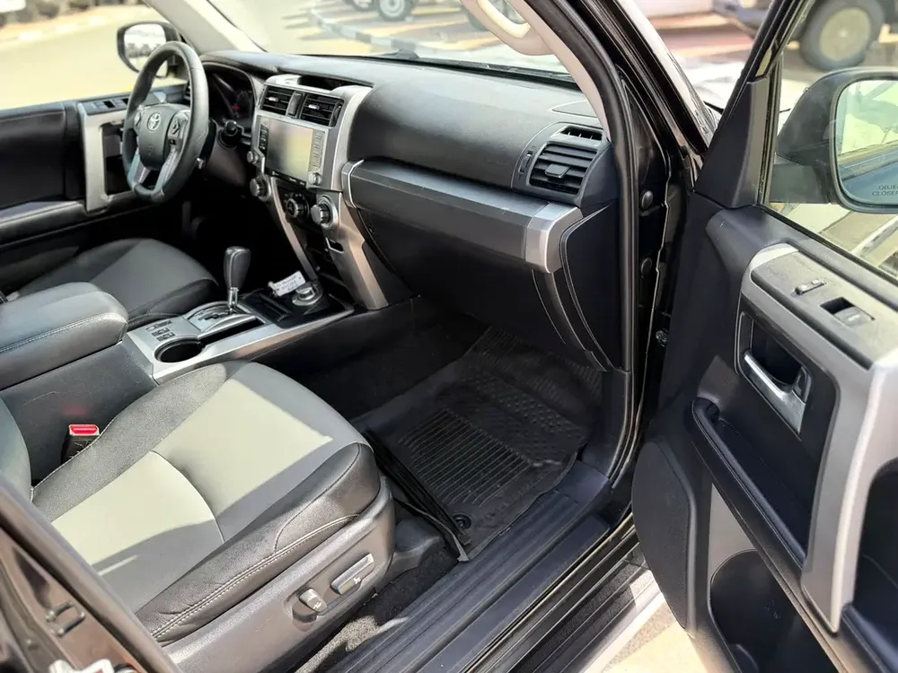 2022 Toyota 4Runner SR5 Premium Full Option+ 4.0L V6 - AWD 4x4 With Radar  & Push Start - Sunroo - Image 13