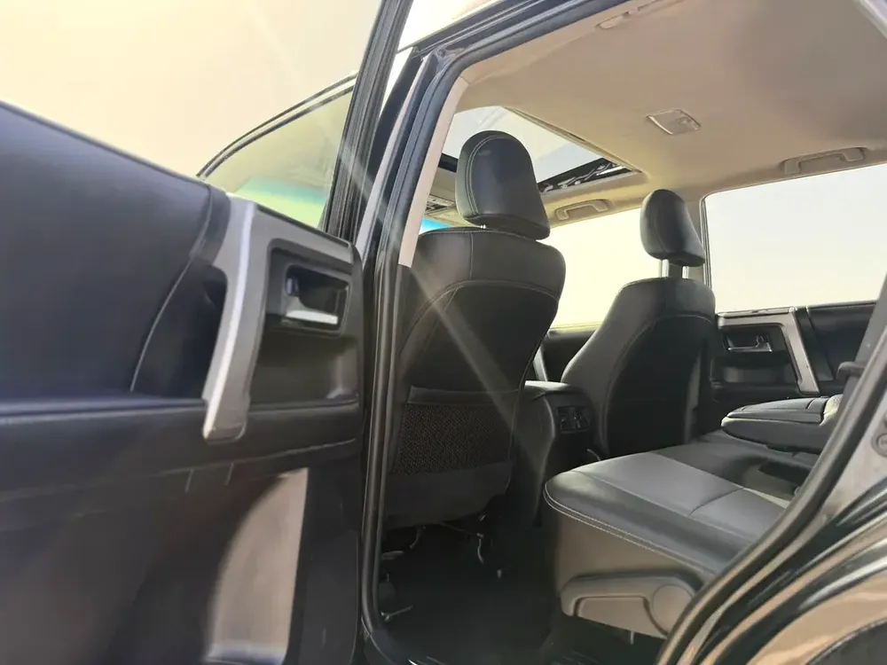 2022 Toyota 4Runner SR5 Premium Full Option+ 4.0L V6 - AWD 4x4 With Radar  & Push Start - Sunroo - Image 17