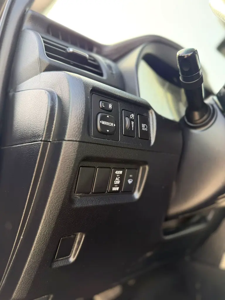 2022 Toyota 4Runner SR5 Premium Full Option+ 4.0L V6 - AWD 4x4 With Radar  & Push Start - Sunroo - Image 19