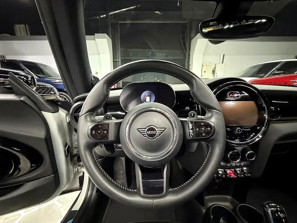 1 Owner | Full Agency Service History | Original Paint | GCC Specs - Image 15