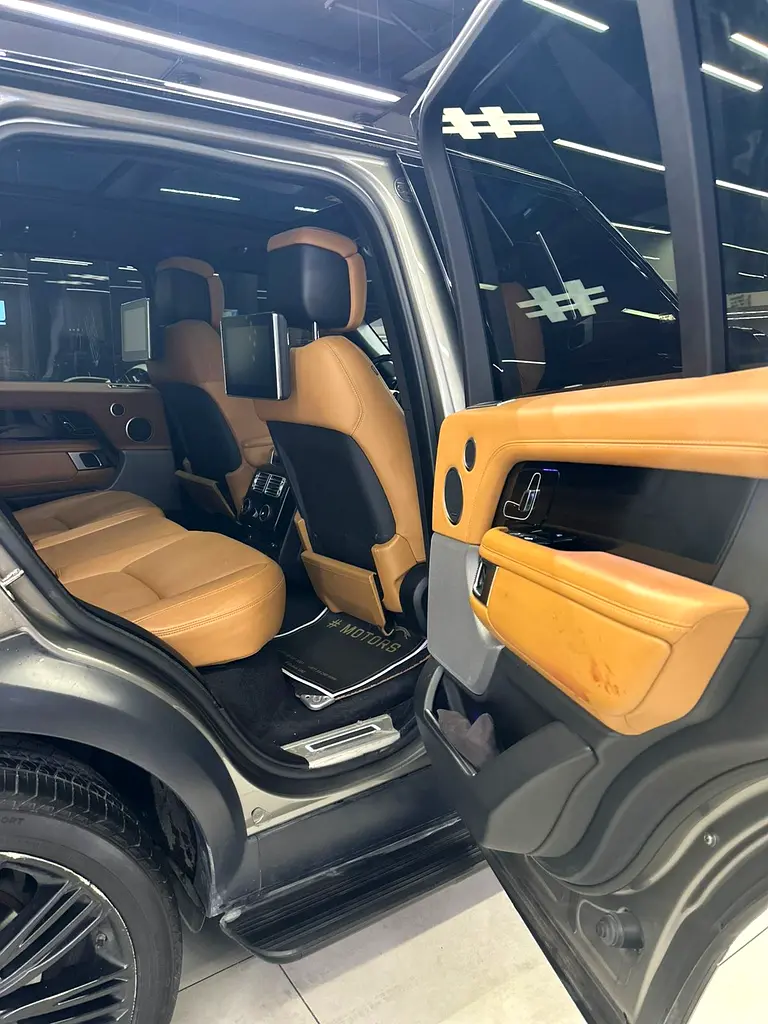 Range Rover Vogue V8 GCC - Image 10