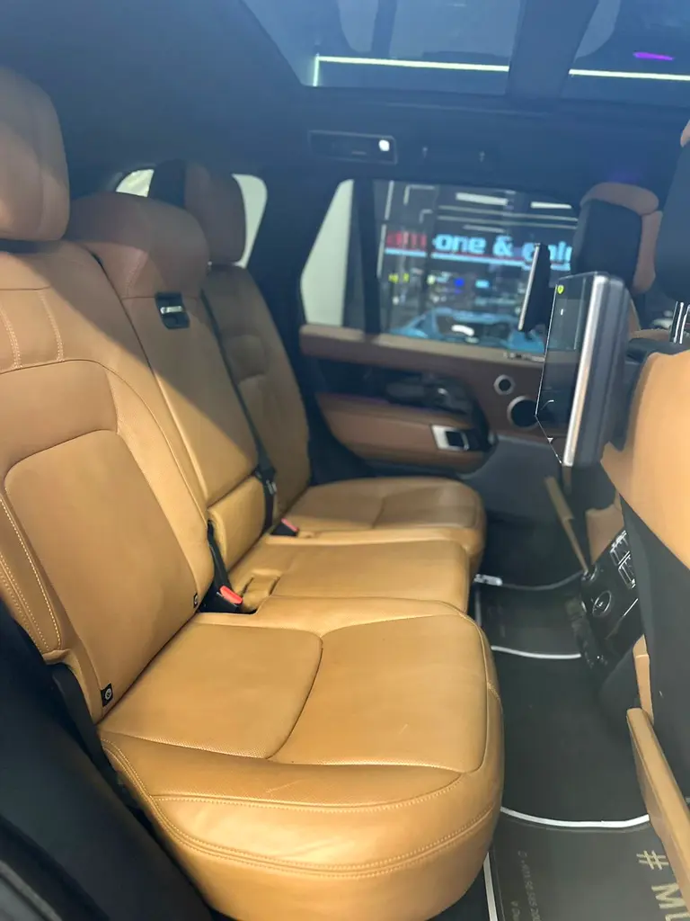 Range Rover Vogue V8 GCC - Image 15