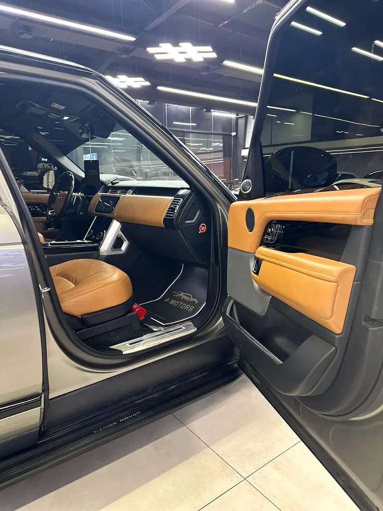 Range Rover Vogue V8 GCC - Image 4