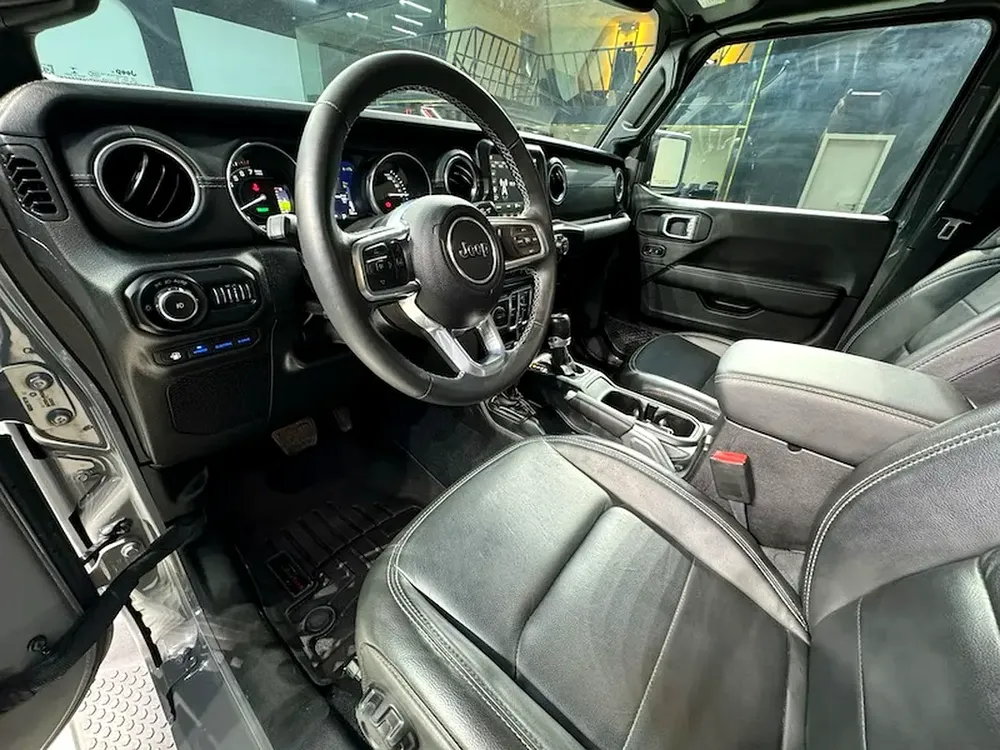 2022 - Jeep Wrangler Sahara UNLIMITED 4XE edition - V4 - Image 13