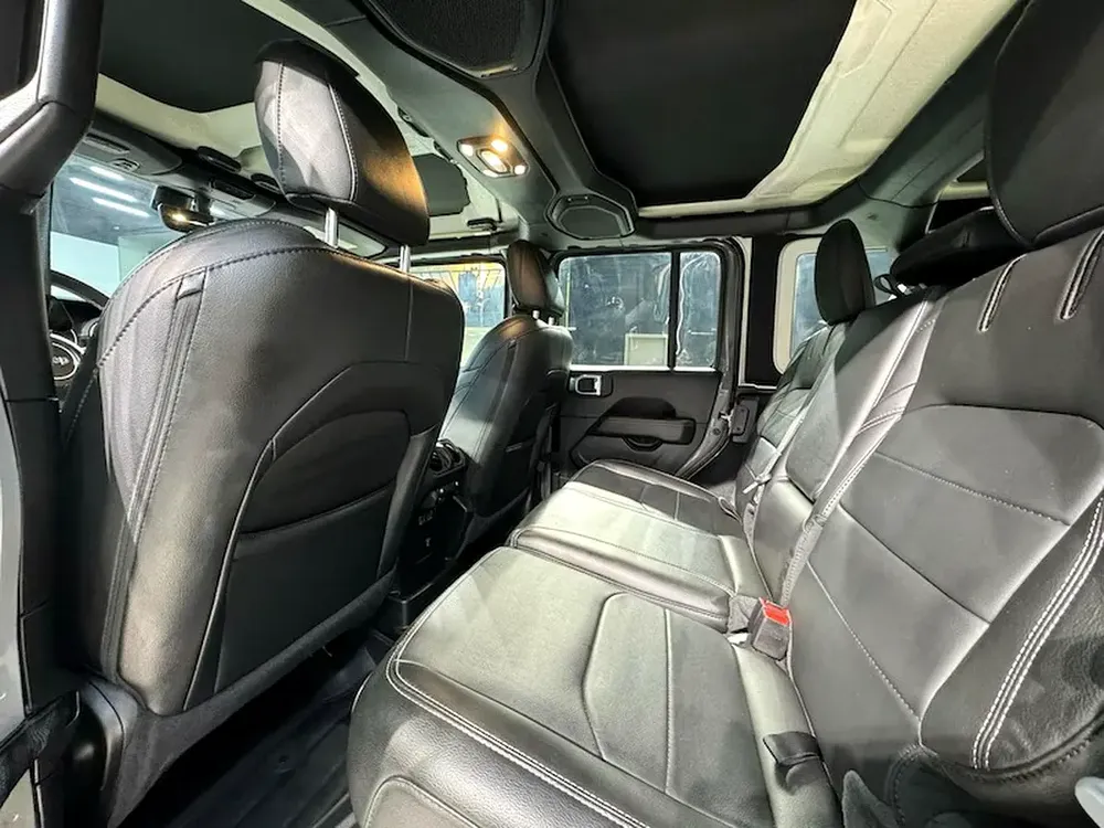 2022 - Jeep Wrangler Sahara UNLIMITED 4XE edition - V4 - Image 9