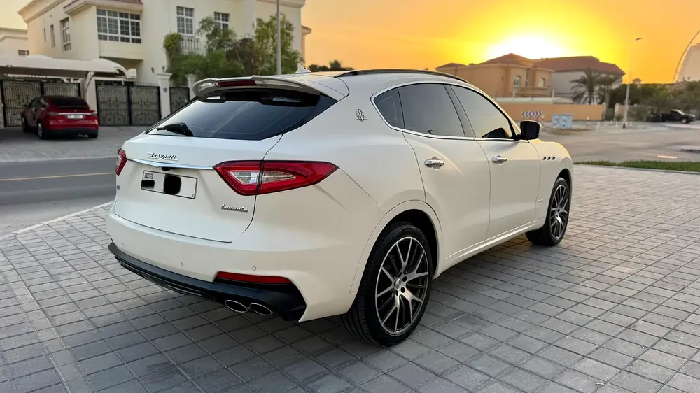 Maserati lavente grand sport V6 GCC full service history in excellent condition - Image 4