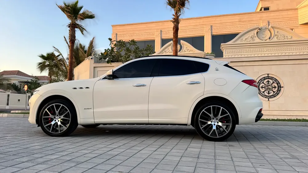 Maserati lavente grand sport V6 GCC full service history in excellent condition - Image 7