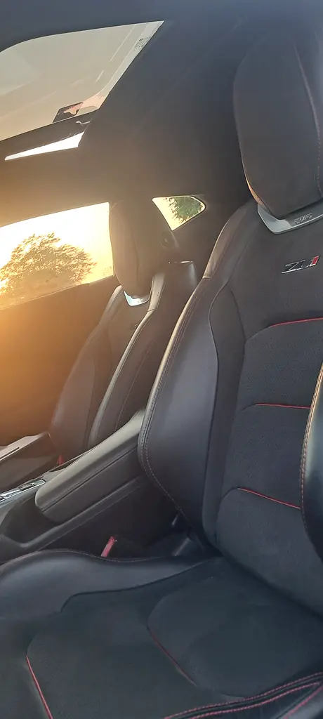 CAMARO 2018 ZL1 V8 6.2L LT4 SUPERCHARGE 10 GEAR + GCC AL GHANDI TOP OPTION + NO ACCIDENT - NO VAT - Image 13
