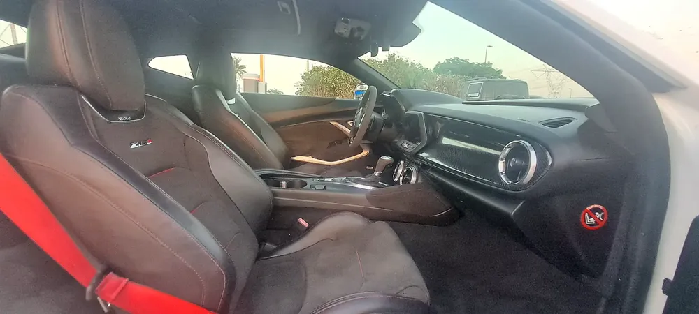 CAMARO 2018 ZL1 V8 6.2L LT4 SUPERCHARGE 10 GEAR + GCC AL GHANDI TOP OPTION + NO ACCIDENT - NO VAT - Image 16