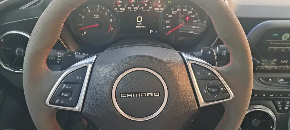 CAMARO 2018 ZL1 V8 6.2L LT4 SUPERCHARGE 10 GEAR + GCC AL GHANDI TOP OPTION + NO ACCIDENT - NO VAT - Image 17