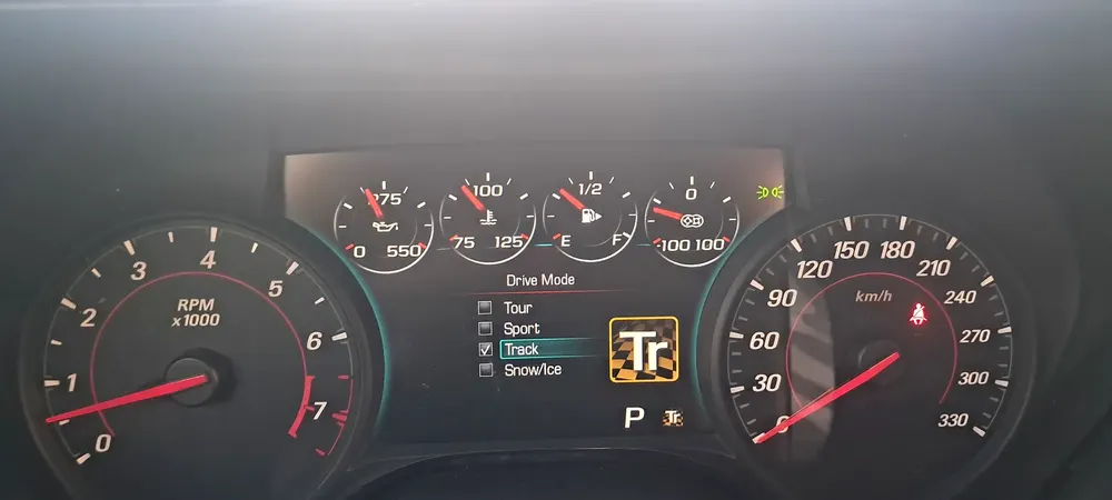 CAMARO 2018 ZL1 V8 6.2L LT4 SUPERCHARGE 10 GEAR + GCC AL GHANDI TOP OPTION + NO ACCIDENT - NO VAT - Image 18