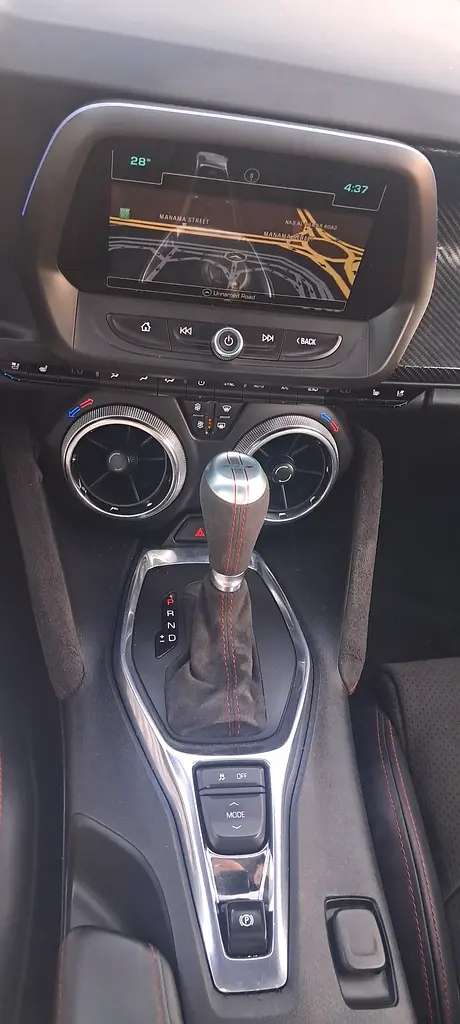 CAMARO 2018 ZL1 V8 6.2L LT4 SUPERCHARGE 10 GEAR + GCC AL GHANDI TOP OPTION + NO ACCIDENT - NO VAT - Image 19