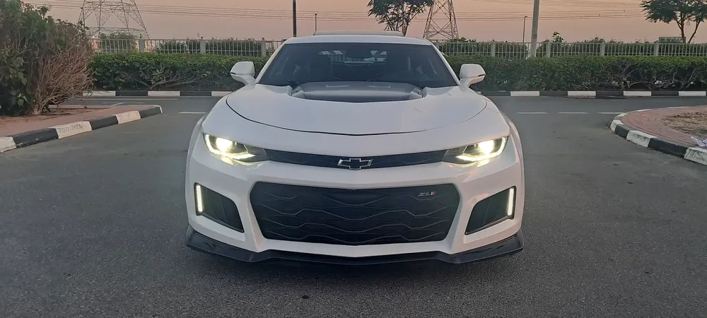 CAMARO 2018 ZL1 V8 6.2L LT4 SUPERCHARGE 10 GEAR + GCC AL GHANDI TOP OPTION + NO ACCIDENT - NO VAT - Image 4