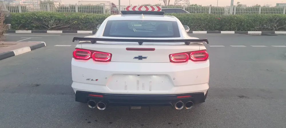 CAMARO 2018 ZL1 V8 6.2L LT4 SUPERCHARGE 10 GEAR + GCC AL GHANDI TOP OPTION + NO ACCIDENT - NO VAT - Image 6